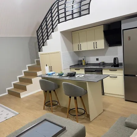 Pakiş Döşemealtı